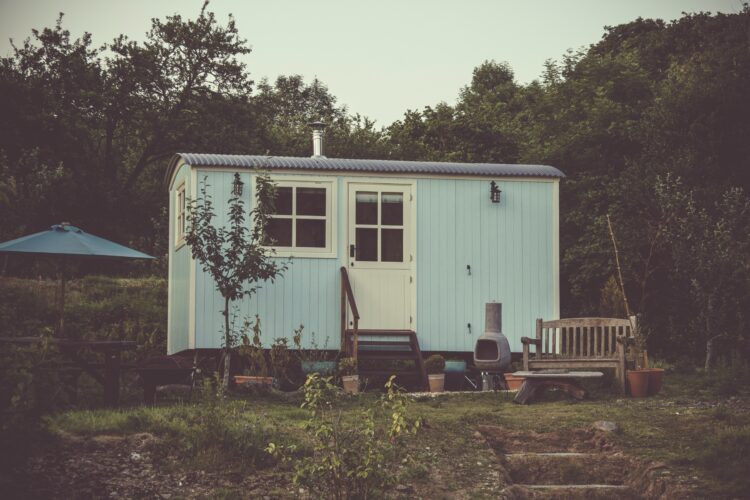 What Are the Pros and Cons of Tiny Houses?
